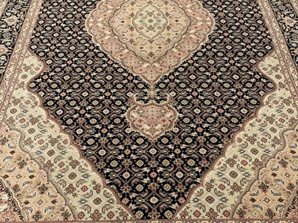 Royalty Tabriz Black - 175x267 cm - € 3591,00