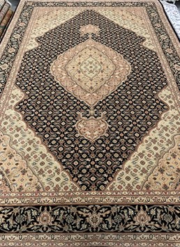 Royalty Tabriz Black - 175x267 cm - € 3591,00