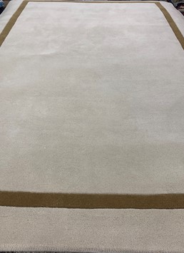hand tuft beige rand170x240 cm In voorraad