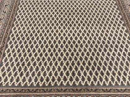 Mir plain creme 140 x 200 cm  € 770,00