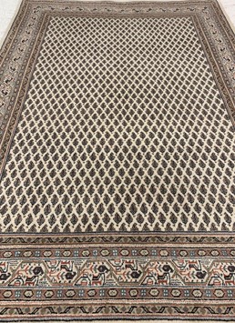 Mir plain creme 140 x 200 cm  € 770,00